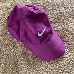 Nike featherweight excessive cap
